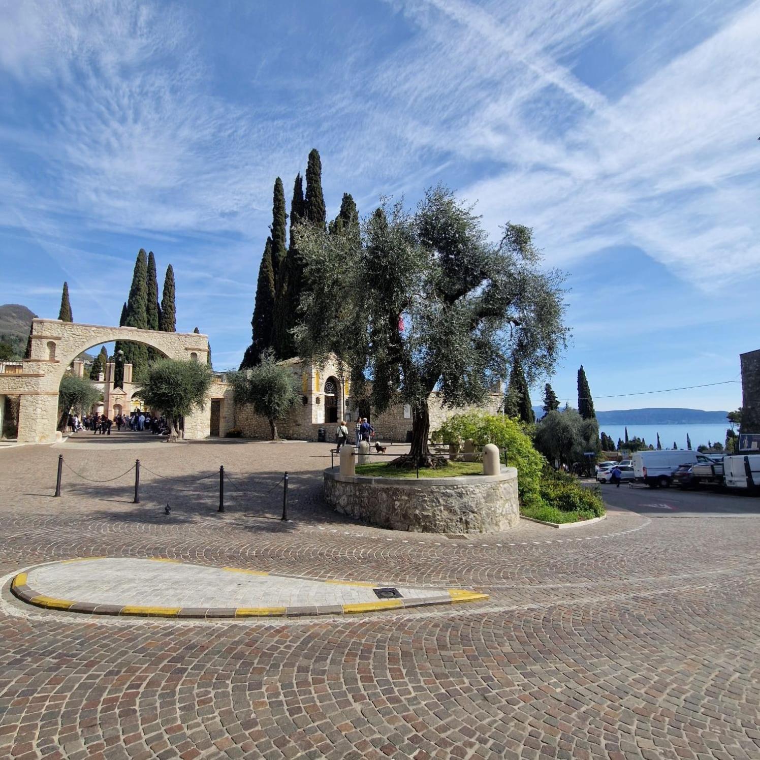 B&B Al Vittoriale Da Maja Гардоне Ривьера Экстерьер фото
