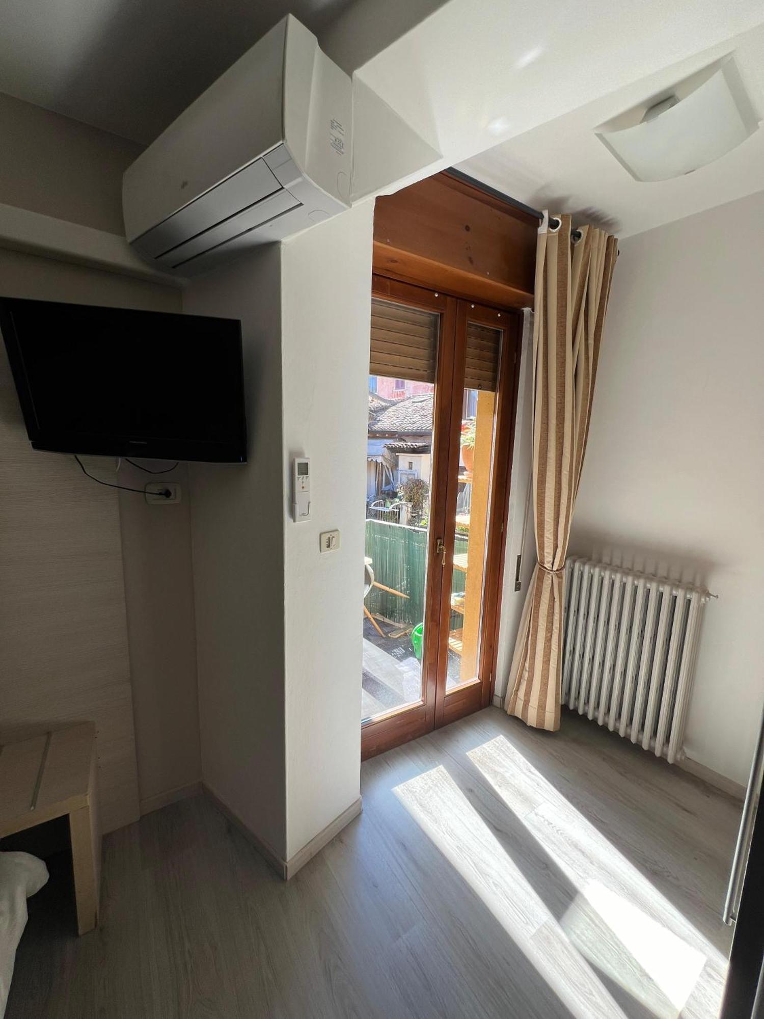 B&B Al Vittoriale Da Maja Гардоне Ривьера Экстерьер фото