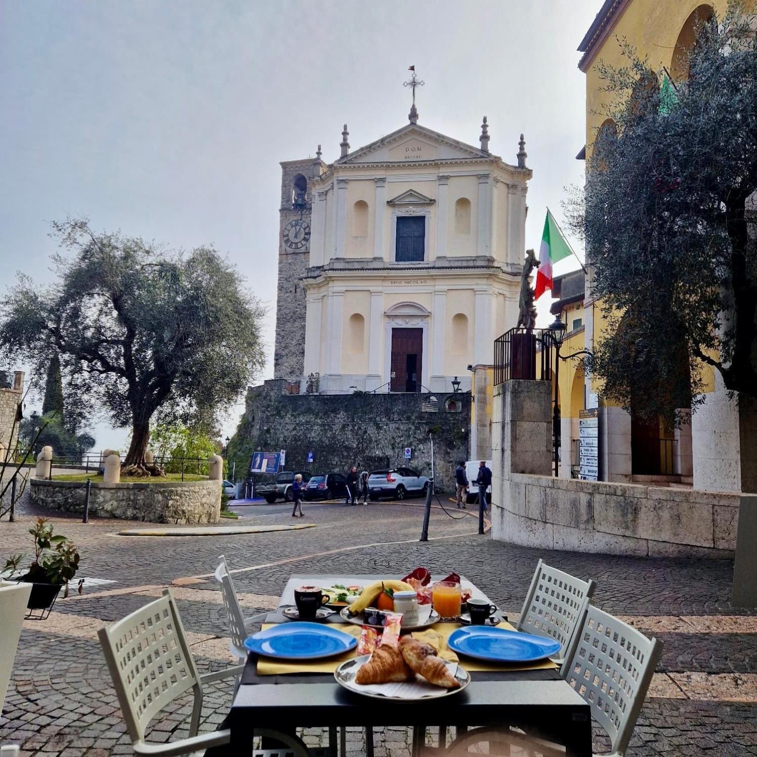B&B Al Vittoriale Da Maja Гардоне Ривьера Экстерьер фото