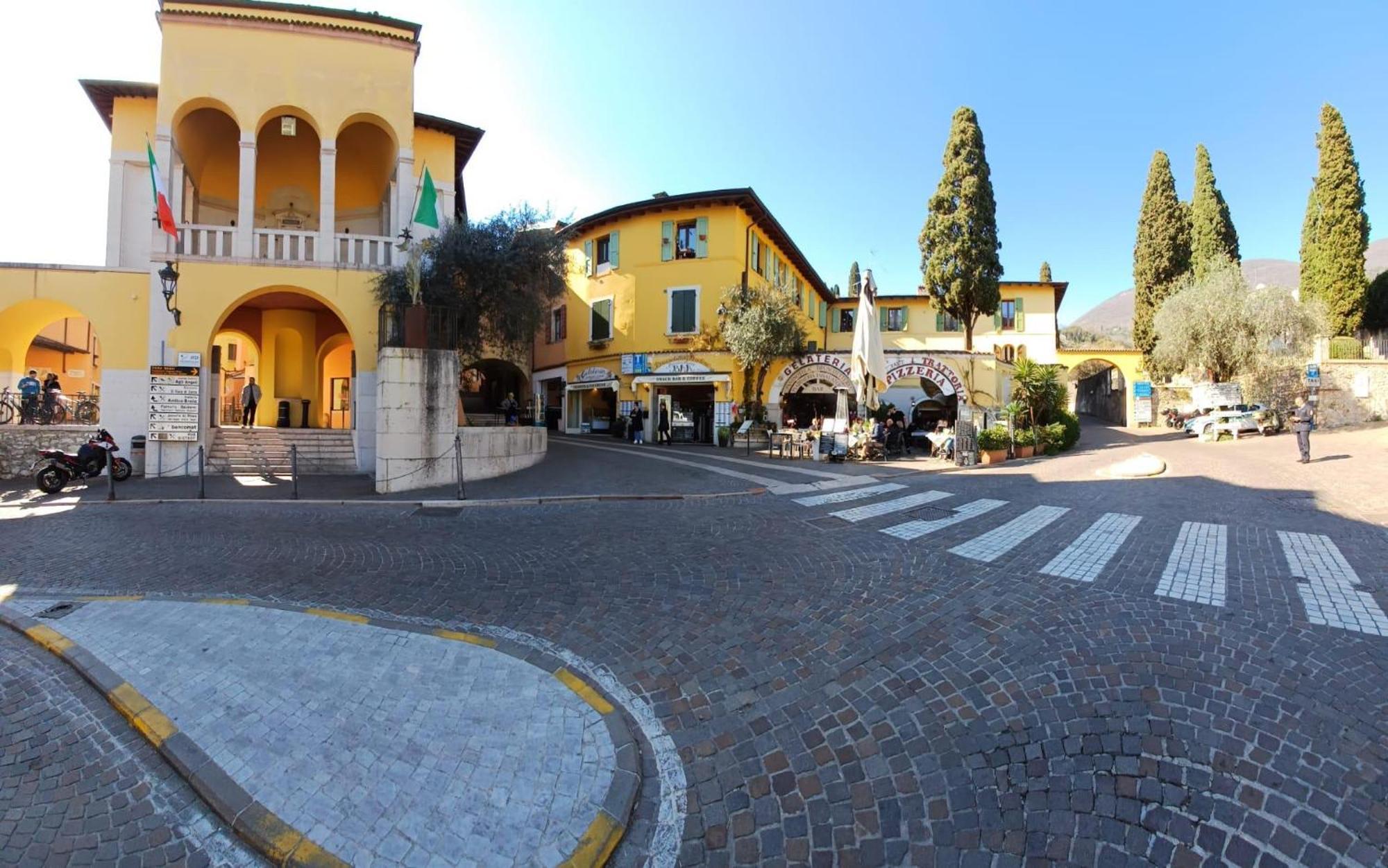 B&B Al Vittoriale Da Maja Гардоне Ривьера Экстерьер фото