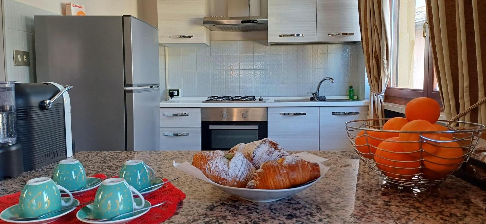 B&B Al Vittoriale Da Maja Гардоне Ривьера Экстерьер фото