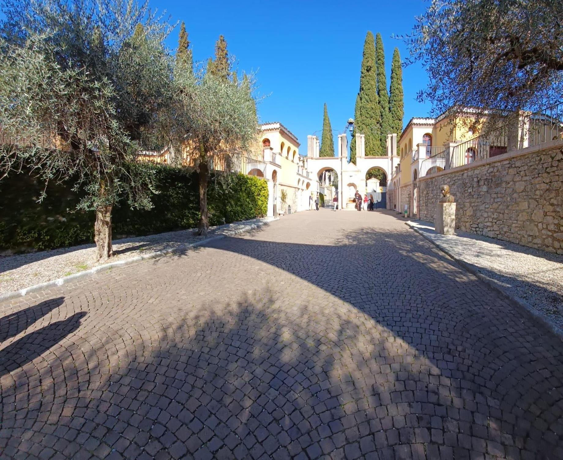 B&B Al Vittoriale Da Maja Гардоне Ривьера Экстерьер фото